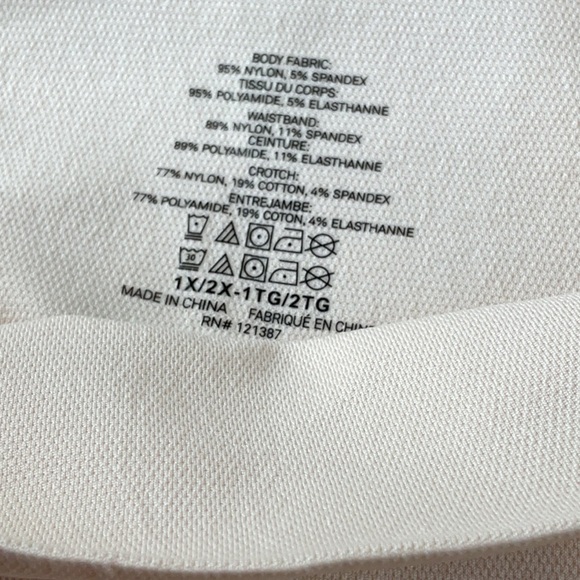 🌸2 pc bundle Shaper Briefs - Picture 6 of 10